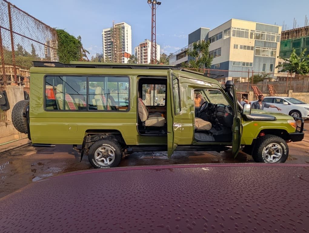 Private 4x4 safari vehicle used for Rwanda tour packages